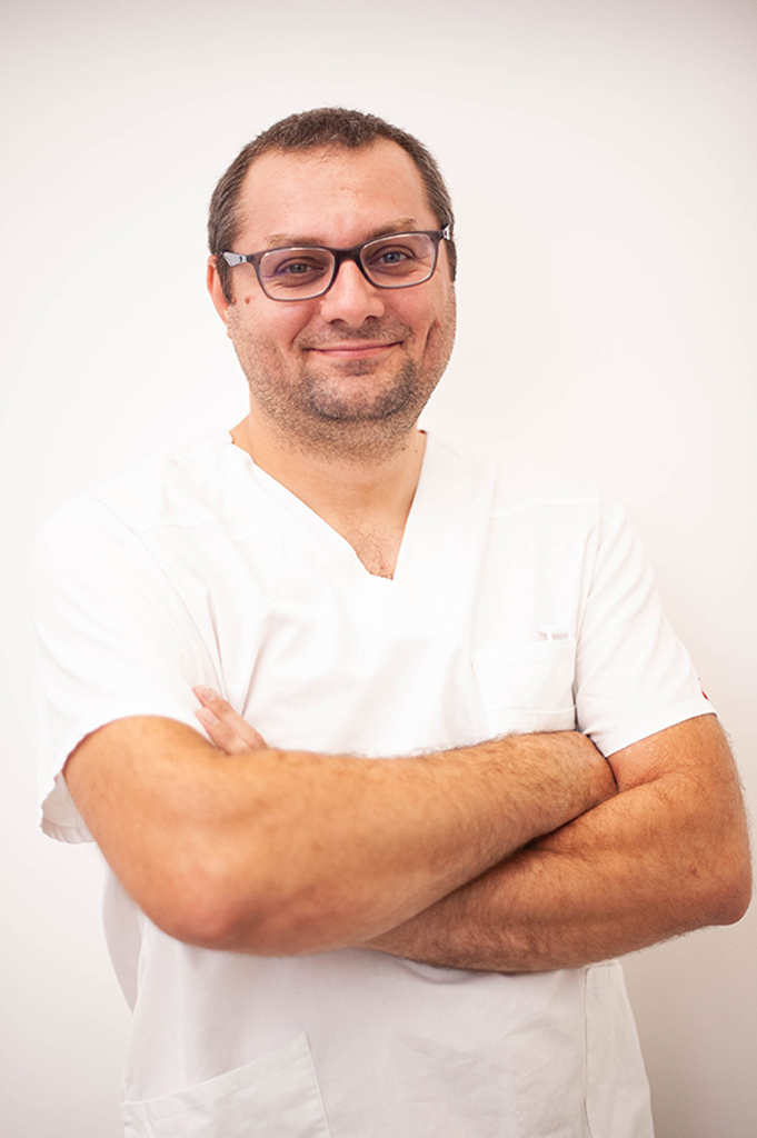 Dr. Tudor Adrian Specialist doctor – dento-alveolar surgery - Hexadent